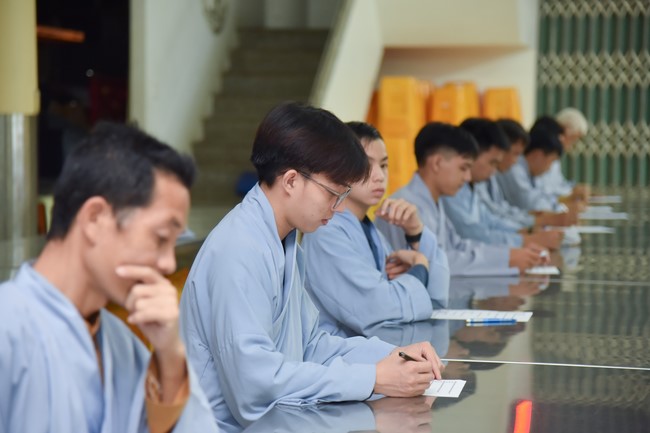 Monks and Buddhists reviewing the life and careers of Hoang Phap Pagoda’s Founder