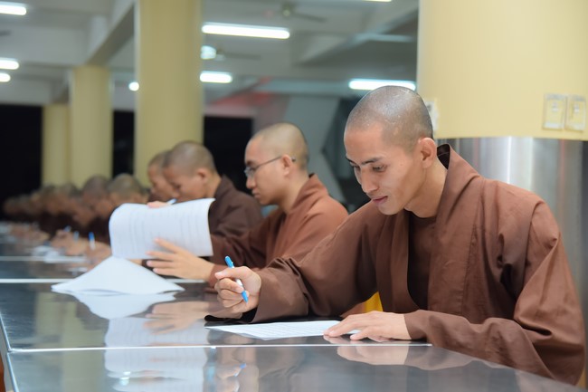 Monks and Buddhists reviewing the life and careers of Hoang Phap Pagoda’s Founder