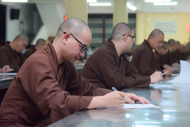 Monks and Buddhists reviewing the life and careers of Hoang Phap Pagoda’s Founder