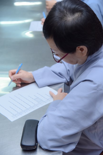 Monks and Buddhists reviewing the life and careers of Hoang Phap Pagoda’s Founder