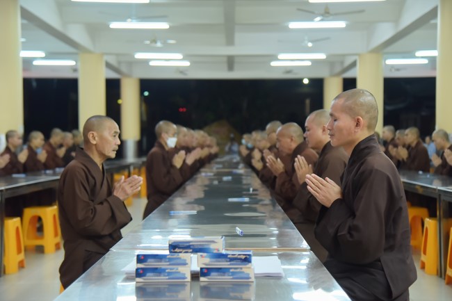 Monks and Buddhists reviewing the life and careers of Hoang Phap Pagoda’s Founder