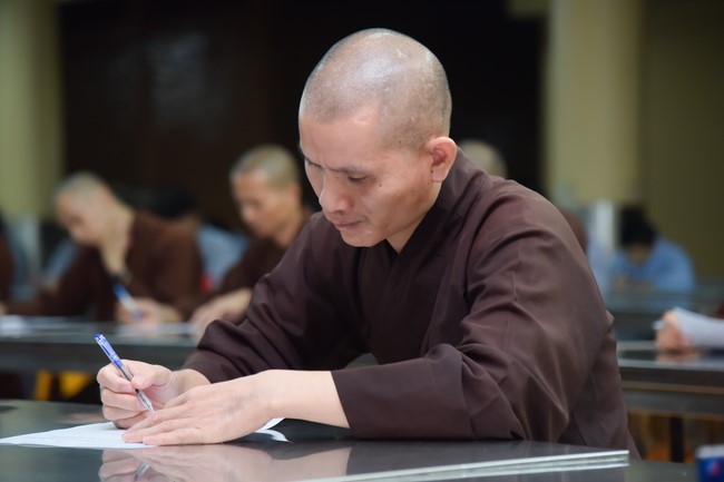 Monks and Buddhists reviewing the life and careers of Hoang Phap Pagoda’s Founder
