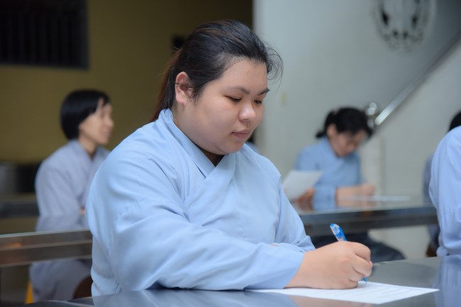 Monks and Buddhists reviewing the life and careers of Hoang Phap Pagoda’s Founder