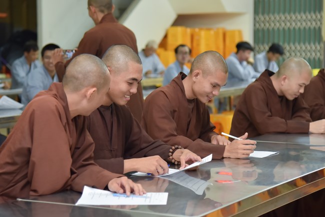 Monks and Buddhists reviewing the life and careers of Hoang Phap Pagoda’s Founder