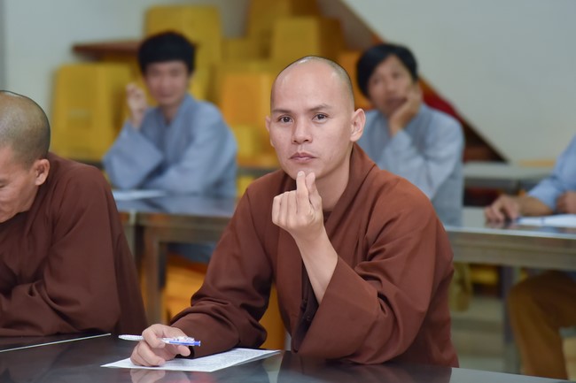 Monks and Buddhists reviewing the life and careers of Hoang Phap Pagoda’s Founder