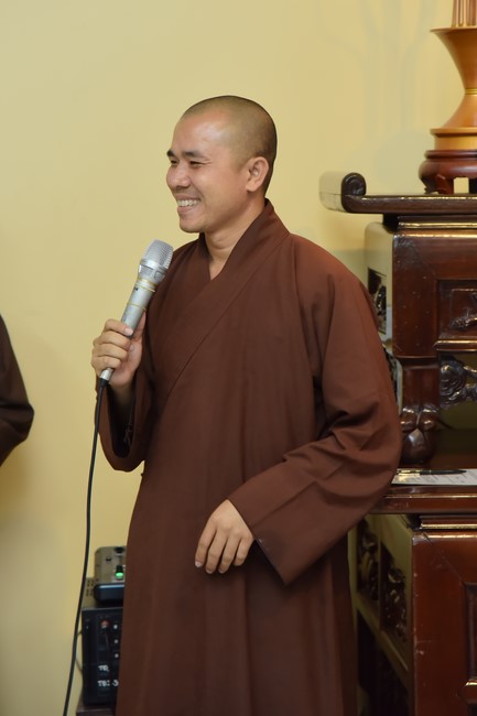 Monks and Buddhists reviewing the life and careers of Hoang Phap Pagoda’s Founder