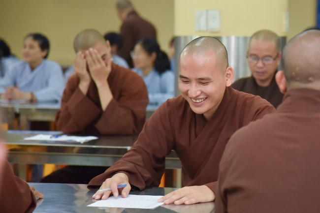 Monks and Buddhists reviewing the life and careers of Hoang Phap Pagoda’s Founder