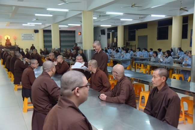 Monks and Buddhists reviewing the life and careers of Hoang Phap Pagoda’s Founder