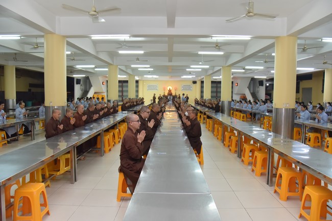 Monks and Buddhists reviewing the life and careers of Hoang Phap Pagoda’s Founder