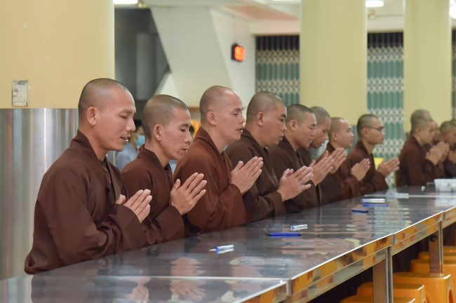 Monks and Buddhists reviewing the life and careers of Hoang Phap Pagoda’s Founder