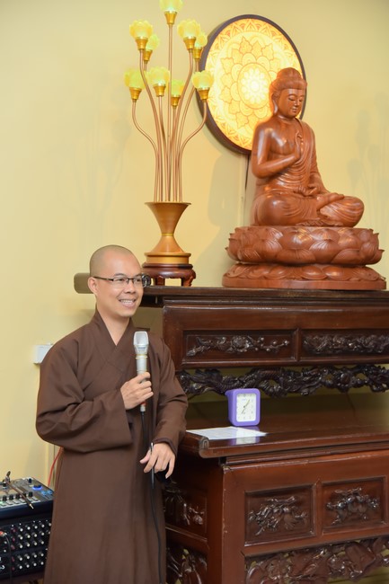 Monks and Buddhists reviewing the life and careers of Hoang Phap Pagoda’s Founder