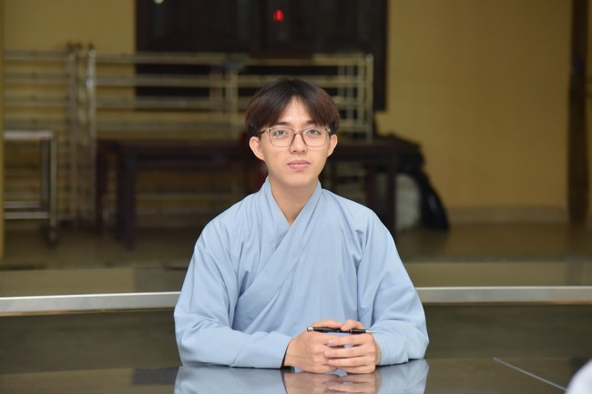 Monks and Buddhists reviewing the life and careers of Hoang Phap Pagoda’s Founder