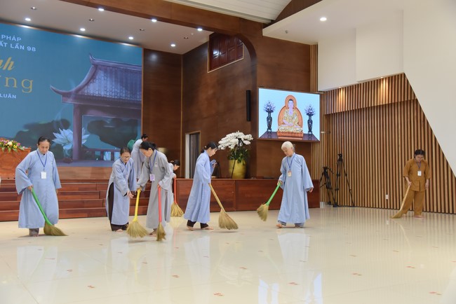 Dharma Talk The necessary things on the journey to return in The 98th Seven-Day Retreat