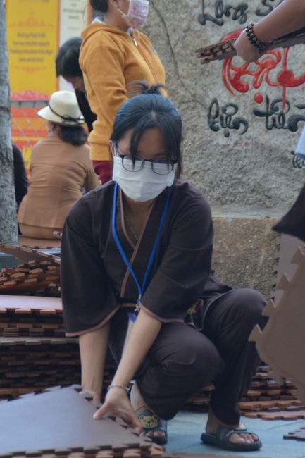 Before G time of the Lantern Candle Lighting Ceremony to commemorate the Amitabha Buddha