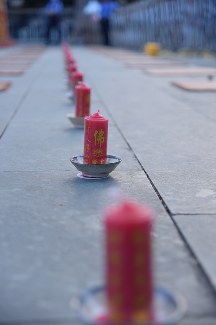 Before G time of the Lantern Candle Lighting Ceremony to commemorate the Amitabha Buddha