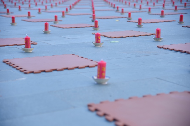 Before G time of the Lantern Candle Lighting Ceremony to commemorate the Amitabha Buddha