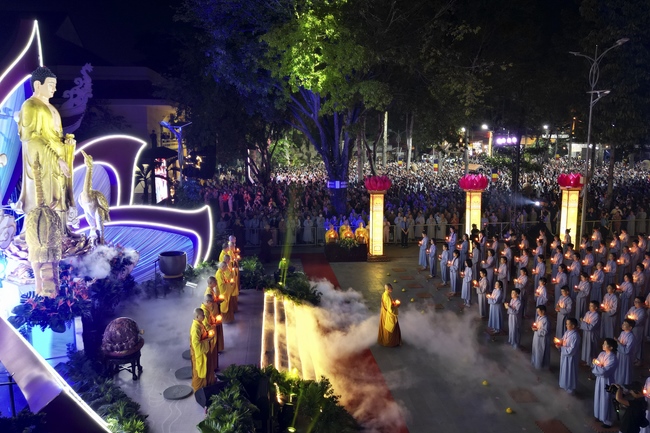 Glistening Amitabha Buddha Ceremony in 2022