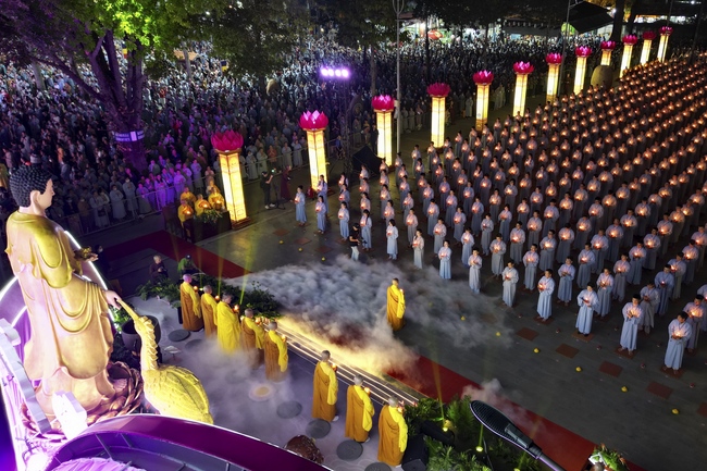 Glistening Amitabha Buddha Ceremony in 2022