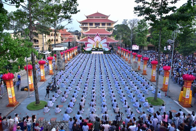 Glistening Amitabha Buddha Ceremony in 2022