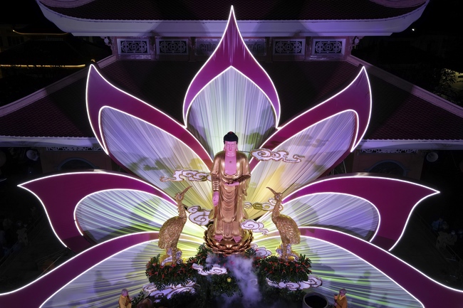 Glistening Amitabha Buddha Ceremony in 2022