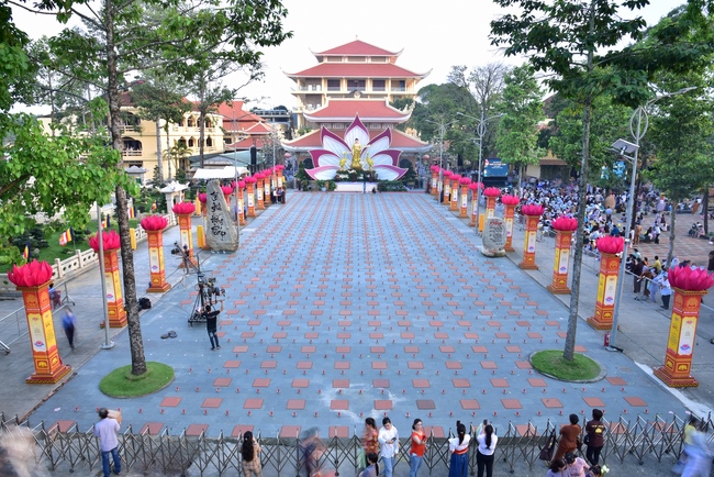 Glistening Amitabha Buddha Ceremony in 2022
