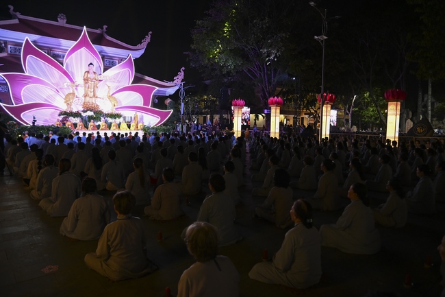 Glistening Amitabha Buddha Ceremony in 2022