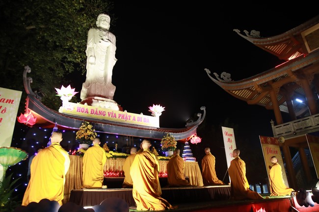 Candle Lighting Ritual to commemorate Amitabha’s Buddha at Co Am Pagoda – Nghe An