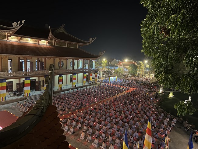 Candle Lighting Ritual to commemorate Amitabha’s Buddha at Co Am Pagoda – Nghe An
