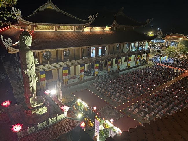 Candle Lighting Ritual to commemorate Amitabha’s Buddha at Co Am Pagoda – Nghe An
