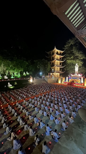 Candle Lighting Ritual to commemorate Amitabha’s Buddha at Co Am Pagoda – Nghe An