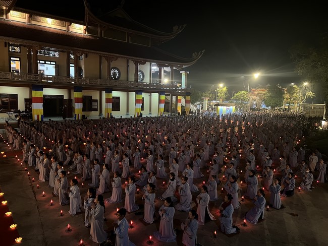 Candle Lighting Ritual to commemorate Amitabha’s Buddha at Co Am Pagoda – Nghe An