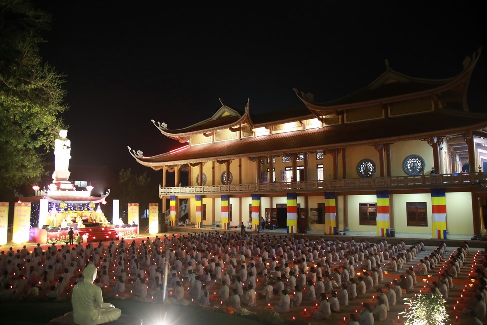 Candle Lighting Ritual to commemorate Amitabha’s Buddha at Co Am Pagoda – Nghe An