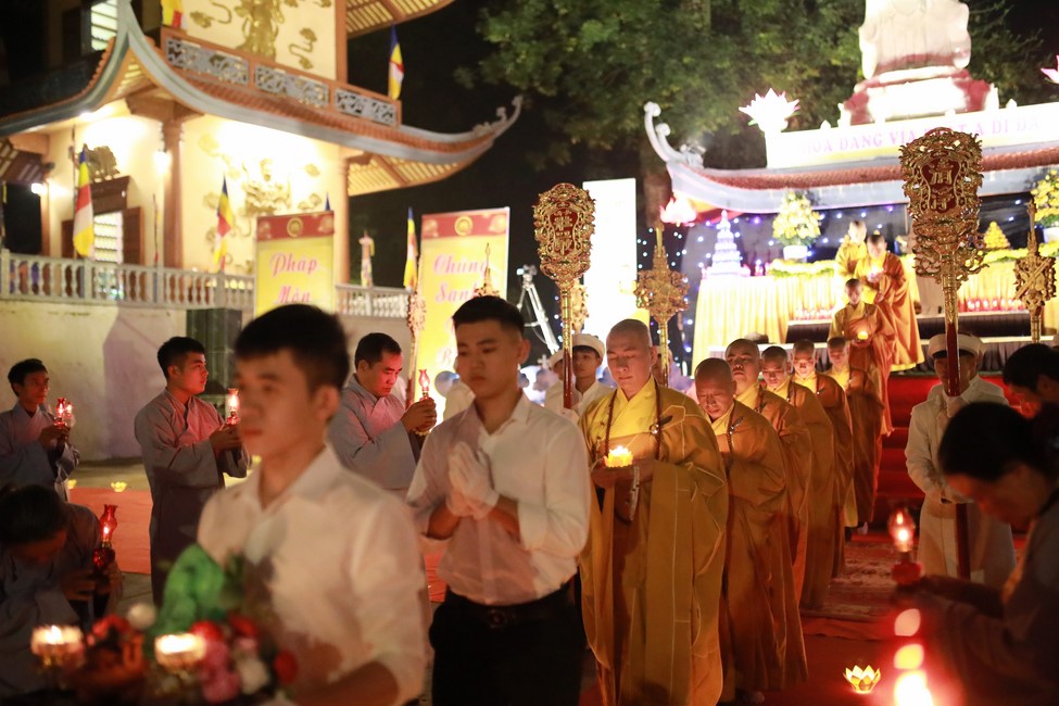 Candle Lighting Ritual to commemorate Amitabha’s Buddha at Co Am Pagoda – Nghe An