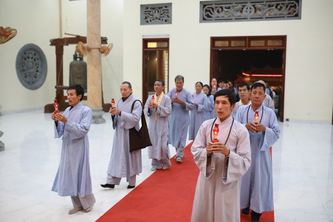 Candle Lighting Ritual to commemorate Amitabha’s Buddha at Co Am Pagoda – Nghe An