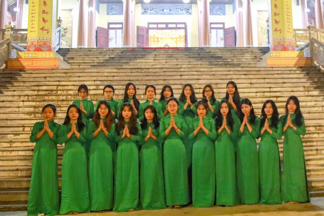 Candle Lighting Ritual to commemorate Amitabha’s Buddha at Co Am Pagoda – Nghe An