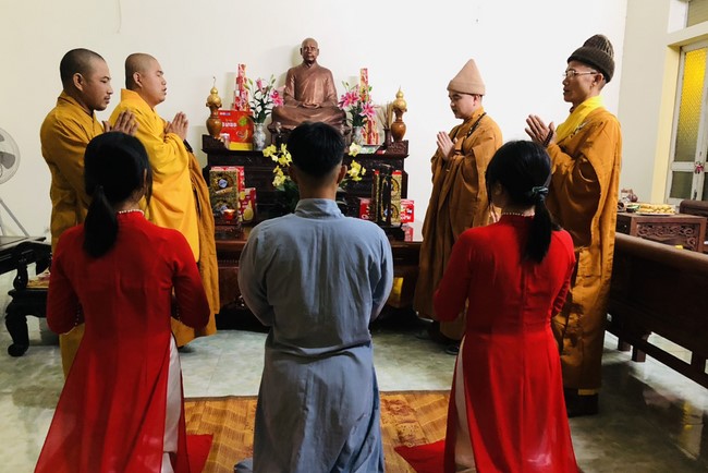 Candle Lighting Ritual to commemorate Amitabha’s Buddha at Dong Cao Pagoda – Thanh Hoa