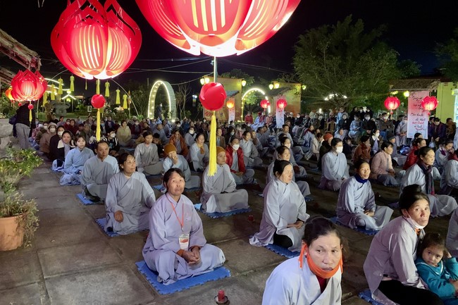 Candle Lighting Ritual to commemorate Amitabha’s Buddha at Dong Cao Pagoda – Thanh Hoa