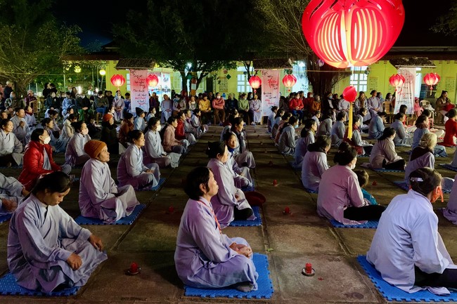 Candle Lighting Ritual to commemorate Amitabha’s Buddha at Dong Cao Pagoda – Thanh Hoa