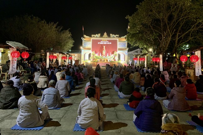 Candle Lighting Ritual to commemorate Amitabha’s Buddha at Dong Cao Pagoda – Thanh Hoa