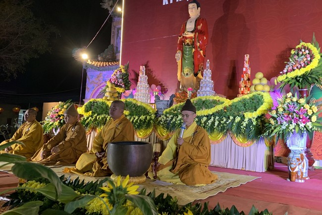 Candle Lighting Ritual to commemorate Amitabha’s Buddha at Dong Cao Pagoda – Thanh Hoa