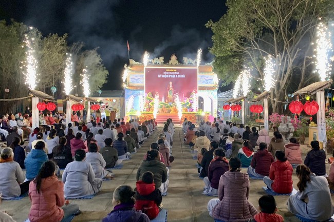 Candle Lighting Ritual to commemorate Amitabha’s Buddha at Dong Cao Pagoda – Thanh Hoa