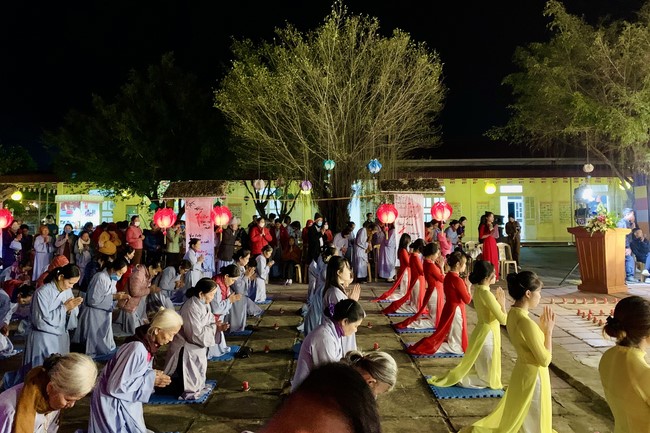 Candle Lighting Ritual to commemorate Amitabha’s Buddha at Dong Cao Pagoda – Thanh Hoa