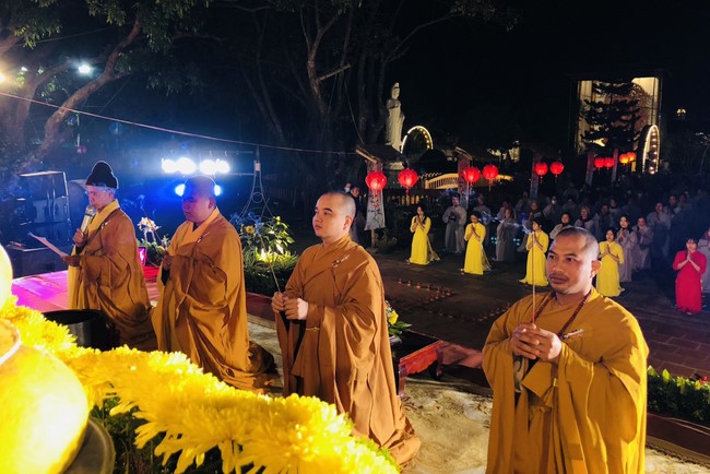 Candle Lighting Ritual to commemorate Amitabha’s Buddha at Dong Cao Pagoda – Thanh Hoa