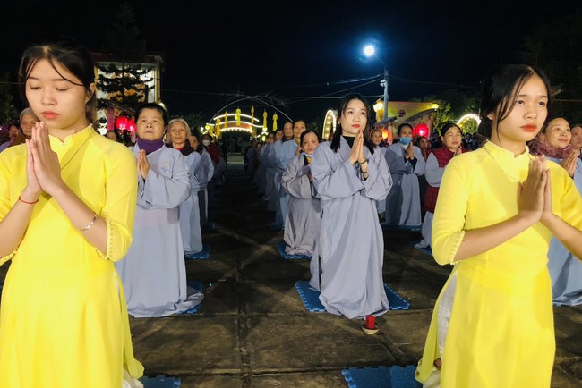 Candle Lighting Ritual to commemorate Amitabha’s Buddha at Dong Cao Pagoda – Thanh Hoa