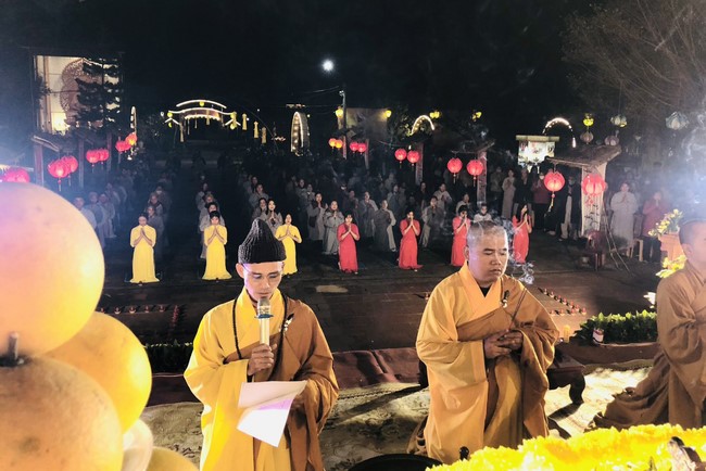 Candle Lighting Ritual to commemorate Amitabha’s Buddha at Dong Cao Pagoda – Thanh Hoa