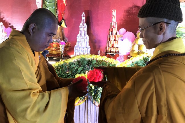 Candle Lighting Ritual to commemorate Amitabha’s Buddha at Dong Cao Pagoda – Thanh Hoa