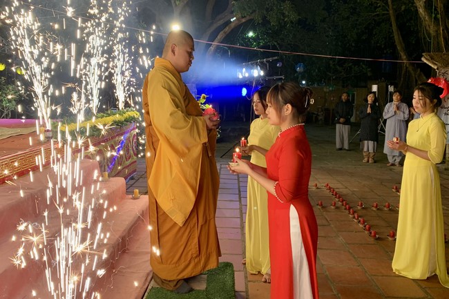 Candle Lighting Ritual to commemorate Amitabha’s Buddha at Dong Cao Pagoda – Thanh Hoa