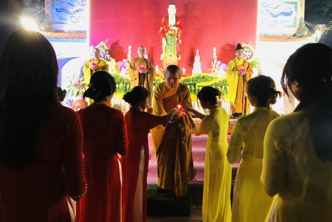 Candle Lighting Ritual to commemorate Amitabha’s Buddha at Dong Cao Pagoda – Thanh Hoa