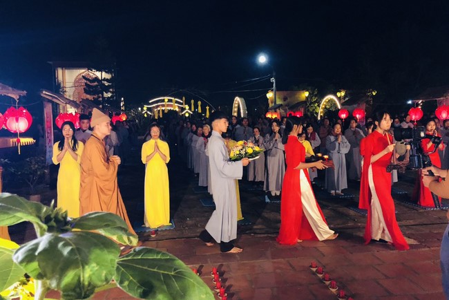 Candle Lighting Ritual to commemorate Amitabha’s Buddha at Dong Cao Pagoda – Thanh Hoa