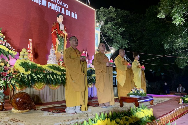 Candle Lighting Ritual to commemorate Amitabha’s Buddha at Dong Cao Pagoda – Thanh Hoa
